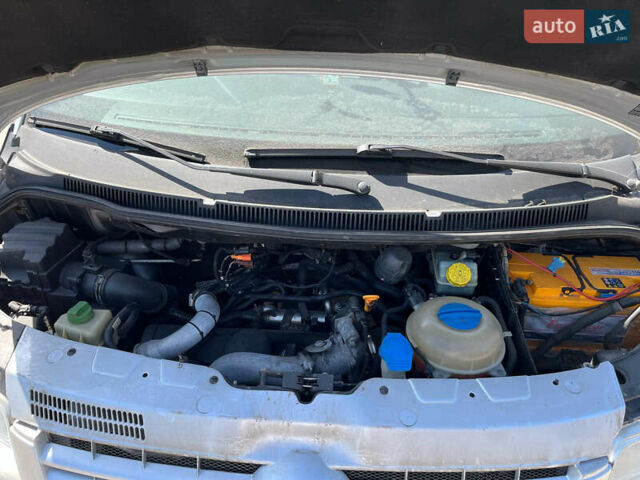 Серый Фольксваген Каравелла, объемом двигателя 2.5 л и пробегом 430 тыс. км за 9200 $, фото 2 на Automoto.ua