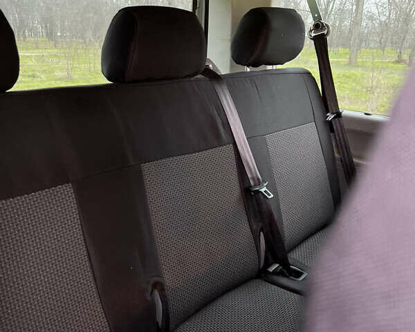 Сірий Фольксваген Каравелла, об'ємом двигуна 2.5 л та пробігом 414 тис. км за 13000 $, фото 25 на Automoto.ua