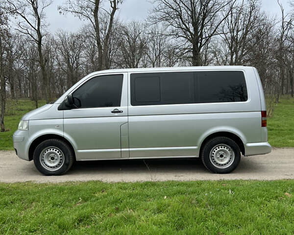 Сірий Фольксваген Каравелла, об'ємом двигуна 2.5 л та пробігом 414 тис. км за 13000 $, фото 1 на Automoto.ua