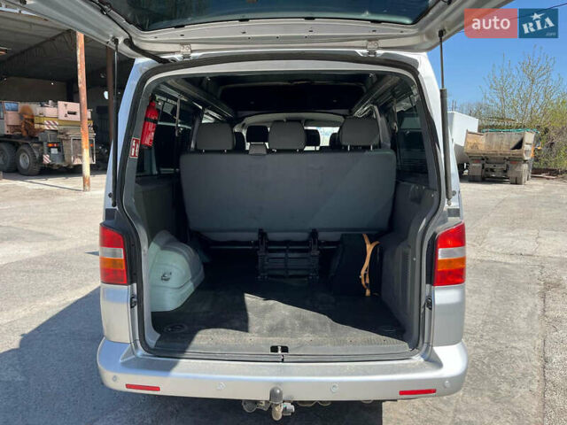 Серый Фольксваген Каравелла, объемом двигателя 2.5 л и пробегом 430 тыс. км за 9200 $, фото 3 на Automoto.ua