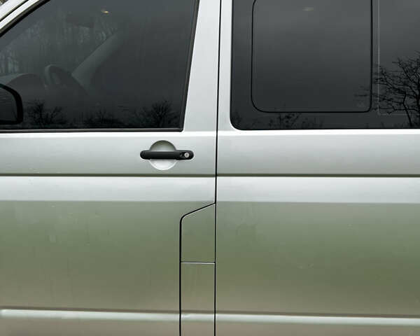 Сірий Фольксваген Каравелла, об'ємом двигуна 2.5 л та пробігом 414 тис. км за 13000 $, фото 5 на Automoto.ua