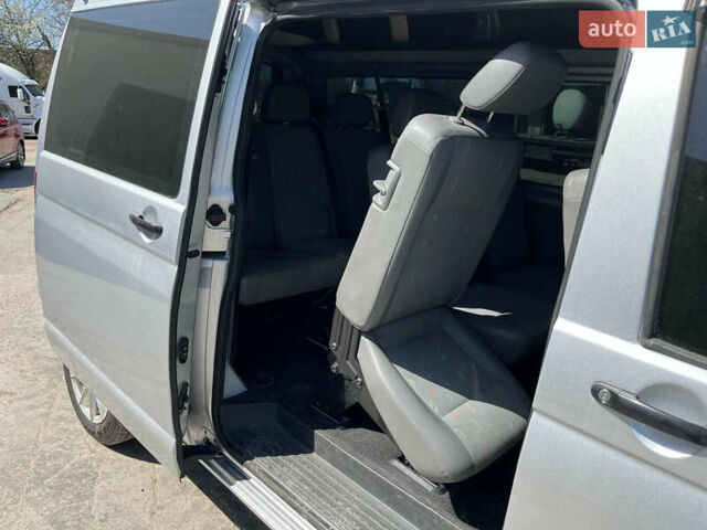 Серый Фольксваген Каравелла, объемом двигателя 2.5 л и пробегом 430 тыс. км за 9200 $, фото 4 на Automoto.ua