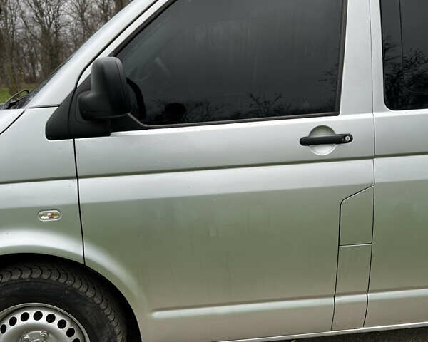 Сірий Фольксваген Каравелла, об'ємом двигуна 2.5 л та пробігом 414 тис. км за 13000 $, фото 4 на Automoto.ua