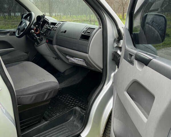 Сірий Фольксваген Каравелла, об'ємом двигуна 2.5 л та пробігом 414 тис. км за 13000 $, фото 28 на Automoto.ua