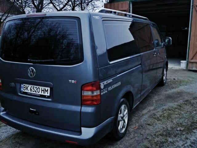 Серый Фольксваген Каравелла, объемом двигателя 2.5 л и пробегом 420 тыс. км за 9800 $, фото 4 на Automoto.ua