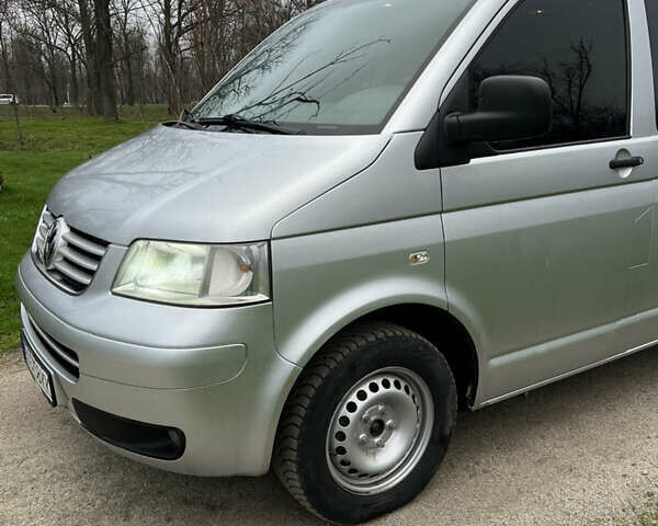 Сірий Фольксваген Каравелла, об'ємом двигуна 2.5 л та пробігом 414 тис. км за 13000 $, фото 2 на Automoto.ua