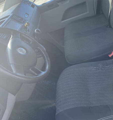 Серый Фольксваген Каравелла, объемом двигателя 1.9 л и пробегом 308 тыс. км за 12800 $, фото 7 на Automoto.ua