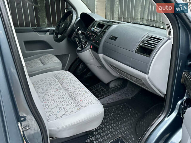 Серый Фольксваген Каравелла, объемом двигателя 2.46 л и пробегом 308 тыс. км за 12300 $, фото 38 на Automoto.ua