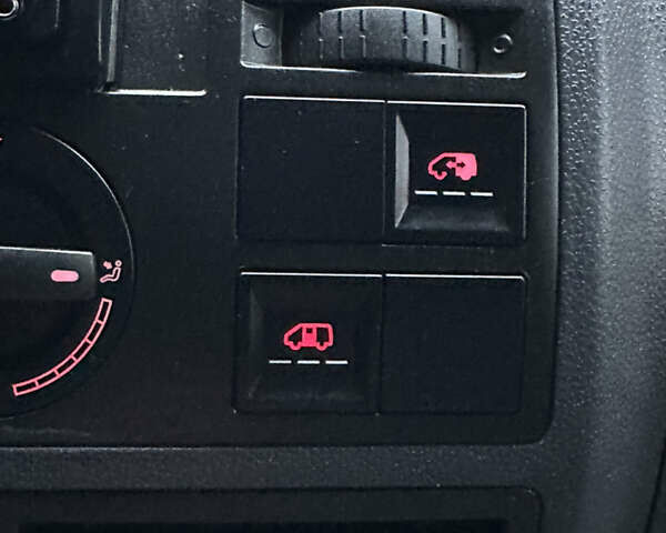 Серый Фольксваген Каравелла, объемом двигателя 2.46 л и пробегом 308 тыс. км за 12300 $, фото 28 на Automoto.ua