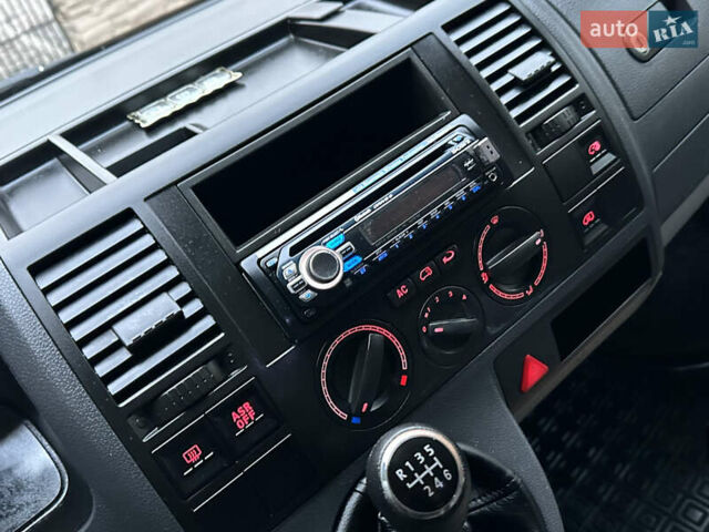 Серый Фольксваген Каравелла, объемом двигателя 2.46 л и пробегом 308 тыс. км за 12300 $, фото 27 на Automoto.ua