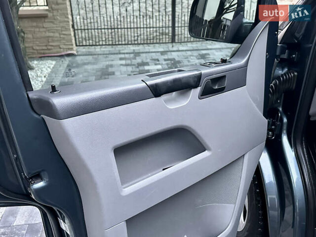 Серый Фольксваген Каравелла, объемом двигателя 2.46 л и пробегом 308 тыс. км за 12300 $, фото 29 на Automoto.ua