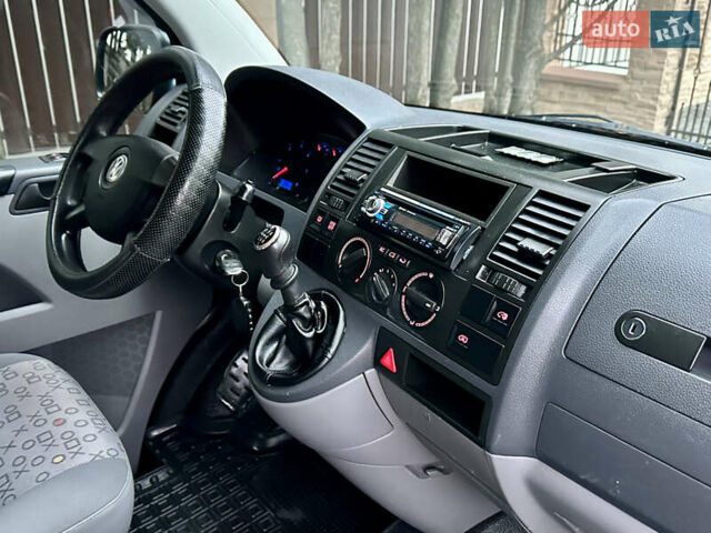 Серый Фольксваген Каравелла, объемом двигателя 2.46 л и пробегом 308 тыс. км за 12300 $, фото 37 на Automoto.ua