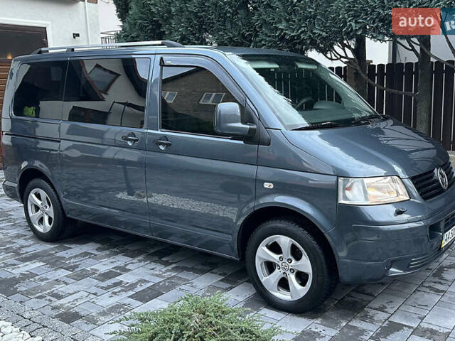 Серый Фольксваген Каравелла, объемом двигателя 2.46 л и пробегом 308 тыс. км за 12300 $, фото 5 на Automoto.ua