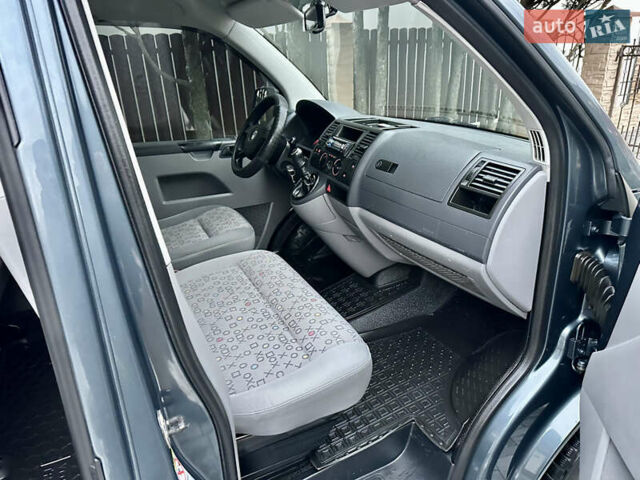 Серый Фольксваген Каравелла, объемом двигателя 2.46 л и пробегом 308 тыс. км за 12300 $, фото 34 на Automoto.ua