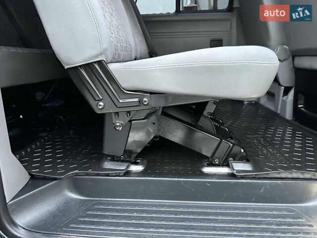 Серый Фольксваген Каравелла, объемом двигателя 2.46 л и пробегом 308 тыс. км за 12300 $, фото 31 на Automoto.ua