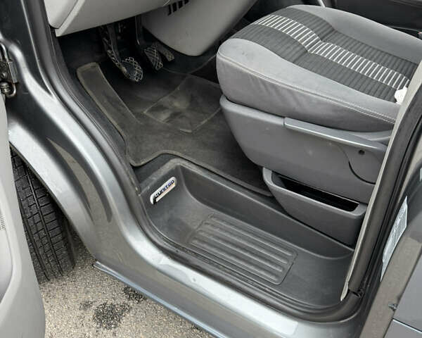 Серый Фольксваген Каравелла, объемом двигателя 1.97 л и пробегом 319 тыс. км за 16500 $, фото 15 на Automoto.ua