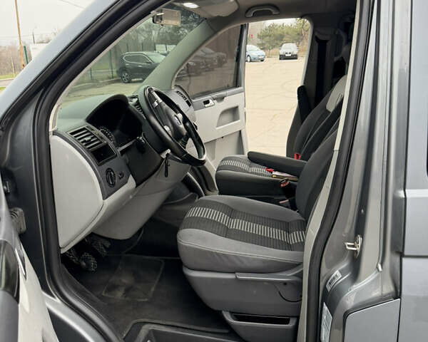 Серый Фольксваген Каравелла, объемом двигателя 1.97 л и пробегом 319 тыс. км за 16500 $, фото 21 на Automoto.ua