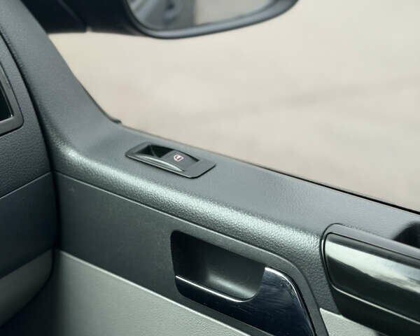 Серый Фольксваген Каравелла, объемом двигателя 1.97 л и пробегом 319 тыс. км за 16500 $, фото 27 на Automoto.ua