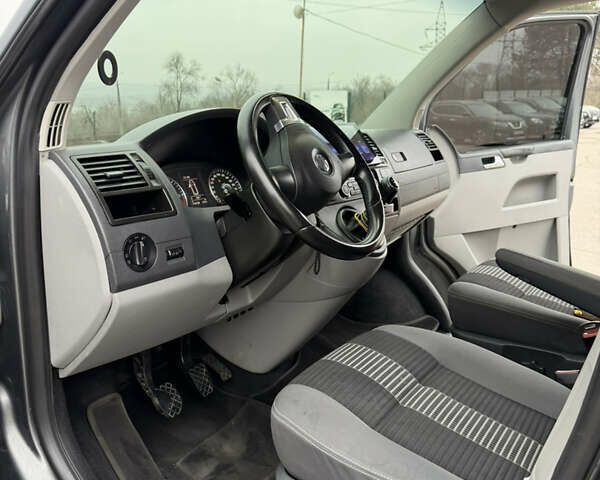 Серый Фольксваген Каравелла, объемом двигателя 1.97 л и пробегом 319 тыс. км за 16500 $, фото 13 на Automoto.ua