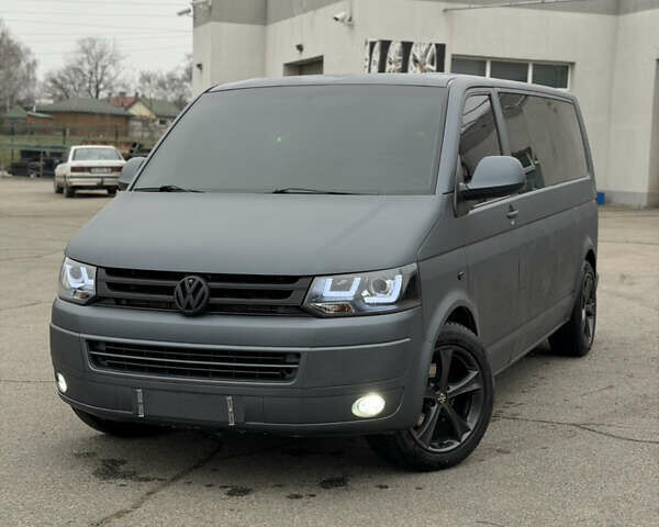 Серый Фольксваген Каравелла, объемом двигателя 1.97 л и пробегом 319 тыс. км за 16500 $, фото 1 на Automoto.ua