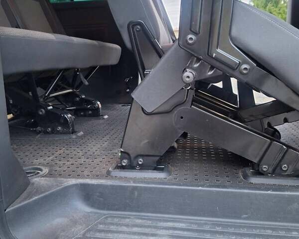 Сірий Фольксваген Каравелла, об'ємом двигуна 2 л та пробігом 380 тис. км за 16900 $, фото 4 на Automoto.ua