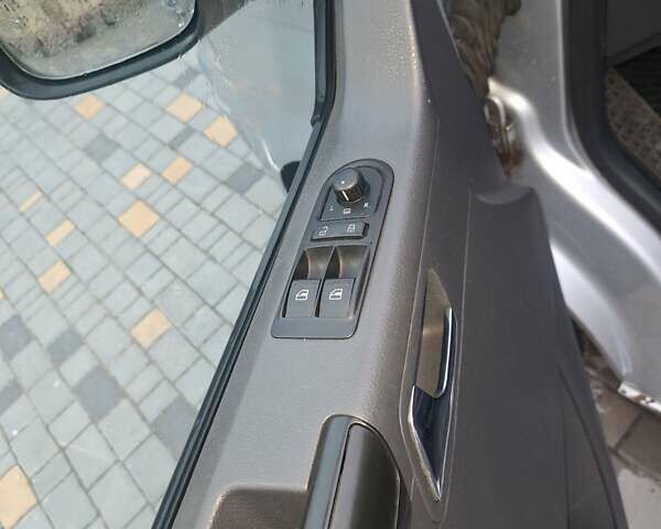 Сірий Фольксваген Каравелла, об'ємом двигуна 2 л та пробігом 380 тис. км за 16900 $, фото 20 на Automoto.ua