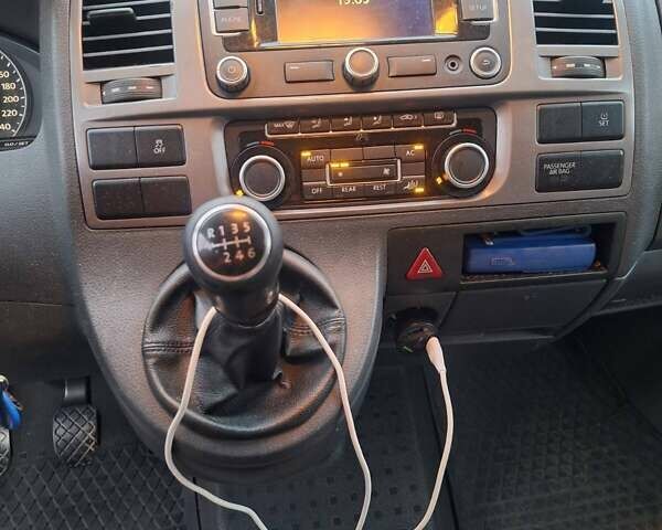 Сірий Фольксваген Каравелла, об'ємом двигуна 2 л та пробігом 380 тис. км за 16900 $, фото 17 на Automoto.ua