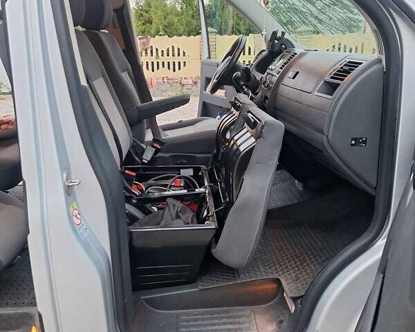 Сірий Фольксваген Каравелла, об'ємом двигуна 2 л та пробігом 380 тис. км за 16900 $, фото 2 на Automoto.ua