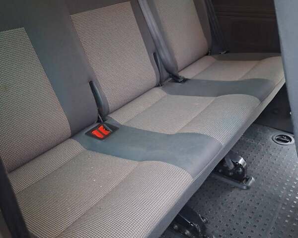 Сірий Фольксваген Каравелла, об'ємом двигуна 2 л та пробігом 380 тис. км за 16900 $, фото 12 на Automoto.ua