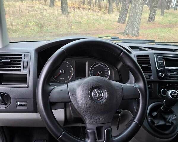 Серый Фольксваген Каравелла, объемом двигателя 1.97 л и пробегом 302 тыс. км за 16000 $, фото 27 на Automoto.ua