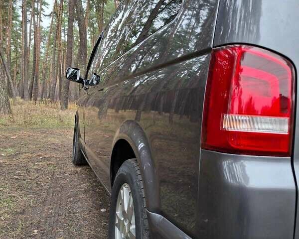 Серый Фольксваген Каравелла, объемом двигателя 1.97 л и пробегом 302 тыс. км за 16000 $, фото 3 на Automoto.ua