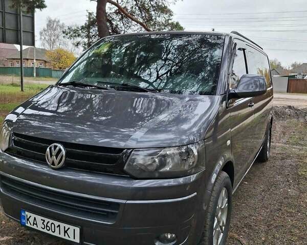 Серый Фольксваген Каравелла, объемом двигателя 1.97 л и пробегом 302 тыс. км за 16000 $, фото 1 на Automoto.ua