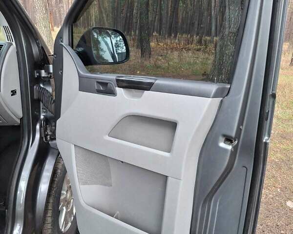Серый Фольксваген Каравелла, объемом двигателя 1.97 л и пробегом 302 тыс. км за 16000 $, фото 22 на Automoto.ua