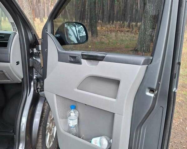 Серый Фольксваген Каравелла, объемом двигателя 1.97 л и пробегом 302 тыс. км за 16000 $, фото 28 на Automoto.ua