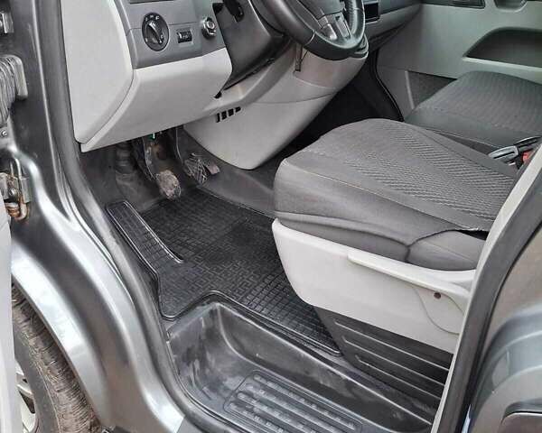 Серый Фольксваген Каравелла, объемом двигателя 1.97 л и пробегом 302 тыс. км за 16000 $, фото 33 на Automoto.ua