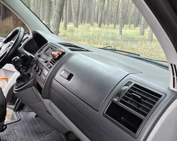 Серый Фольксваген Каравелла, объемом двигателя 1.97 л и пробегом 302 тыс. км за 16000 $, фото 20 на Automoto.ua