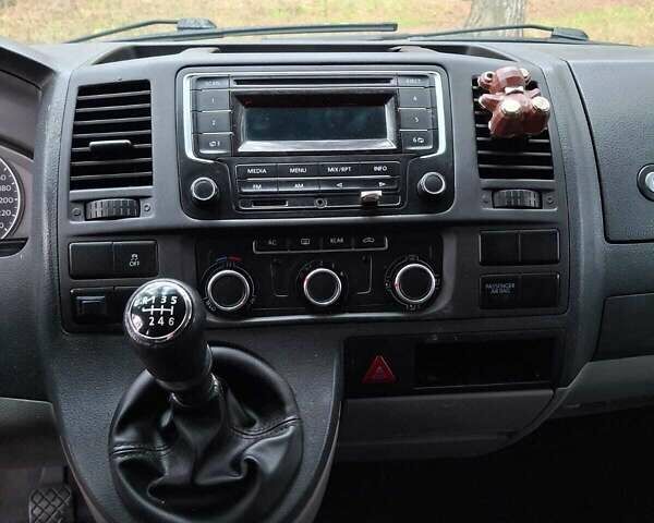 Серый Фольксваген Каравелла, объемом двигателя 1.97 л и пробегом 302 тыс. км за 16000 $, фото 26 на Automoto.ua