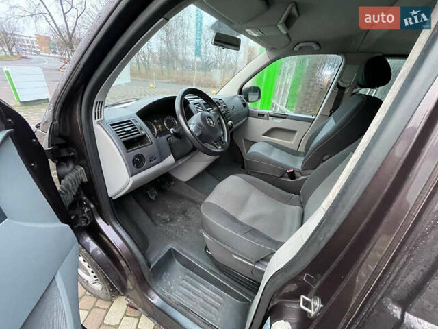 Сірий Фольксваген Каравелла, об'ємом двигуна 1.98 л та пробігом 495 тис. км за 18000 $, фото 6 на Automoto.ua