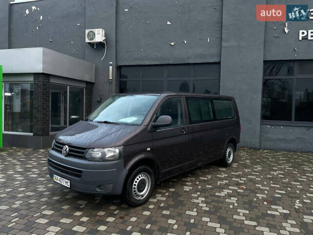 Сірий Фольксваген Каравелла, об'ємом двигуна 1.98 л та пробігом 495 тис. км за 18000 $, фото 1 на Automoto.ua