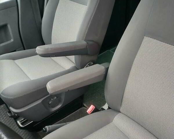 Серый Фольксваген Каравелла, объемом двигателя 1.98 л и пробегом 200 тыс. км за 29000 $, фото 6 на Automoto.ua