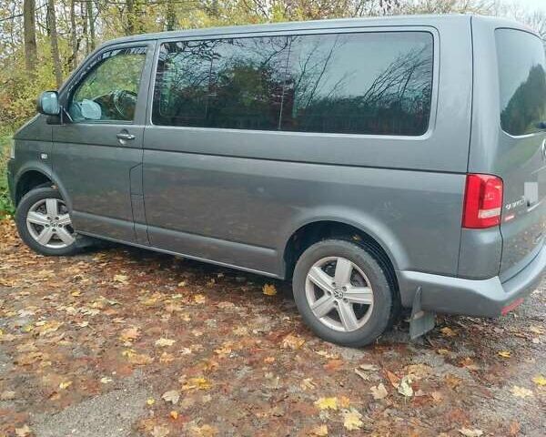 Серый Фольксваген Каравелла, объемом двигателя 1.98 л и пробегом 200 тыс. км за 29000 $, фото 1 на Automoto.ua