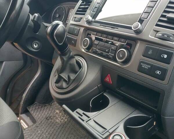 Серый Фольксваген Каравелла, объемом двигателя 1.98 л и пробегом 200 тыс. км за 29000 $, фото 2 на Automoto.ua