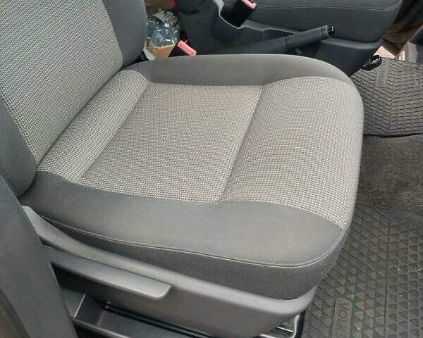 Серый Фольксваген Каравелла, объемом двигателя 1.98 л и пробегом 200 тыс. км за 29000 $, фото 4 на Automoto.ua