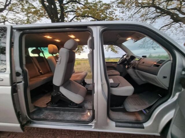 Серый Фольксваген Каравелла, объемом двигателя 2 л и пробегом 240 тыс. км за 9700 $, фото 12 на Automoto.ua