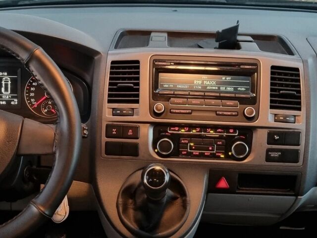 Серый Фольксваген Каравелла, объемом двигателя 2 л и пробегом 240 тыс. км за 9700 $, фото 14 на Automoto.ua