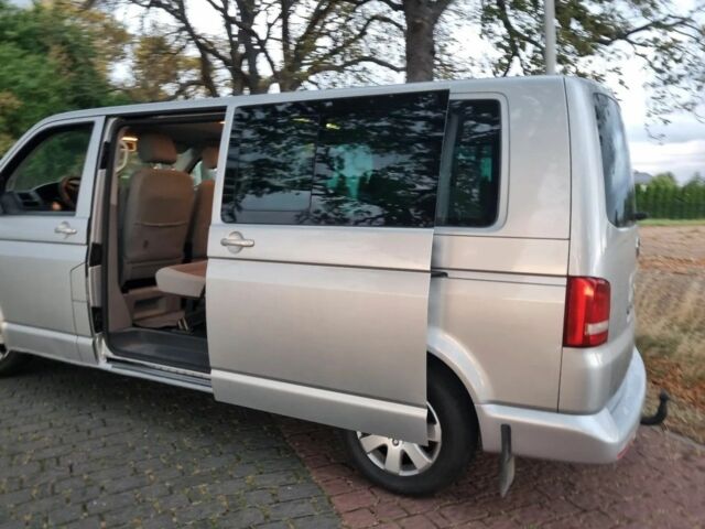 Серый Фольксваген Каравелла, объемом двигателя 2 л и пробегом 240 тыс. км за 9700 $, фото 1 на Automoto.ua