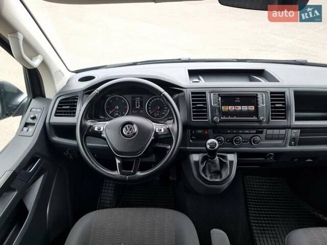 Серый Фольксваген Каравелла, объемом двигателя 2 л и пробегом 251 тыс. км за 27300 $, фото 6 на Automoto.ua