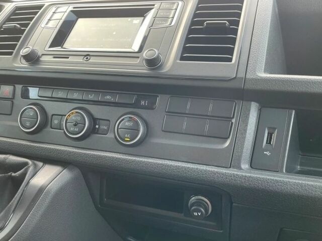 Серый Фольксваген Каравелла, объемом двигателя 2 л и пробегом 165 тыс. км за 13200 $, фото 14 на Automoto.ua