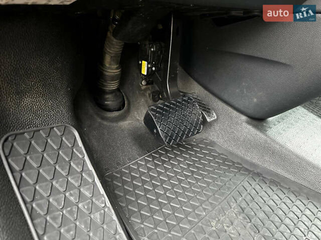 Серый Фольксваген Каравелла, объемом двигателя 1.97 л и пробегом 181 тыс. км за 33500 $, фото 28 на Automoto.ua