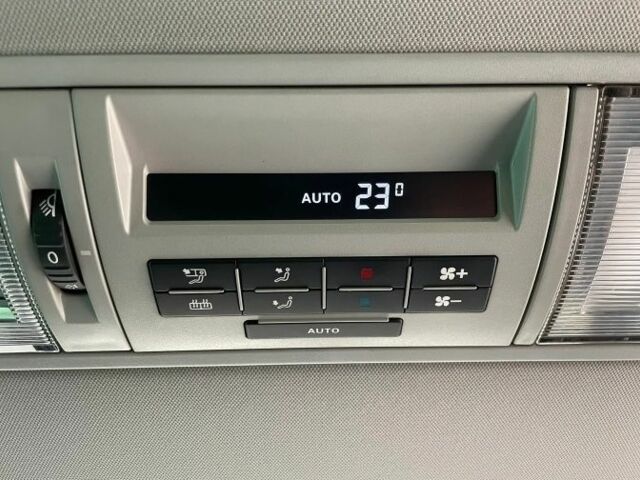 Серый Фольксваген Каравелла, объемом двигателя 2 л и пробегом 165 тыс. км за 13200 $, фото 16 на Automoto.ua